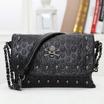 Beautiful 🤩 Skull Bag Embossed Chain Trend
