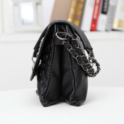 Beautiful 🤩 Skull Bag Embossed Chain Trend