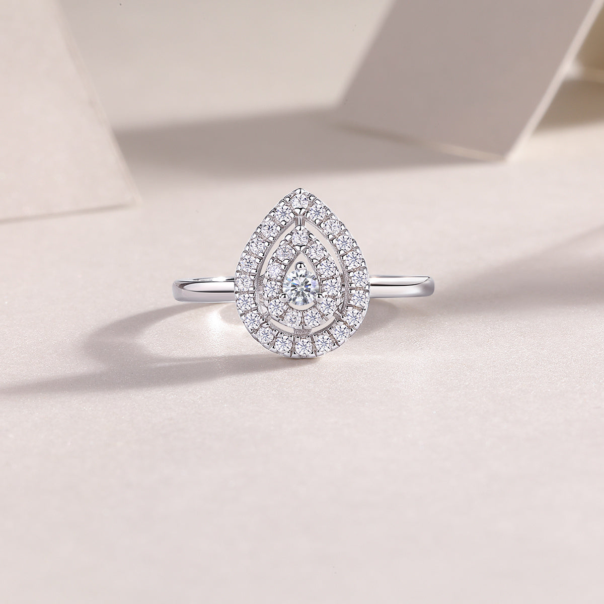 Eternal Love - A Diamond Wedding Ring Set With Top-quality Moissanite 925 Silver .